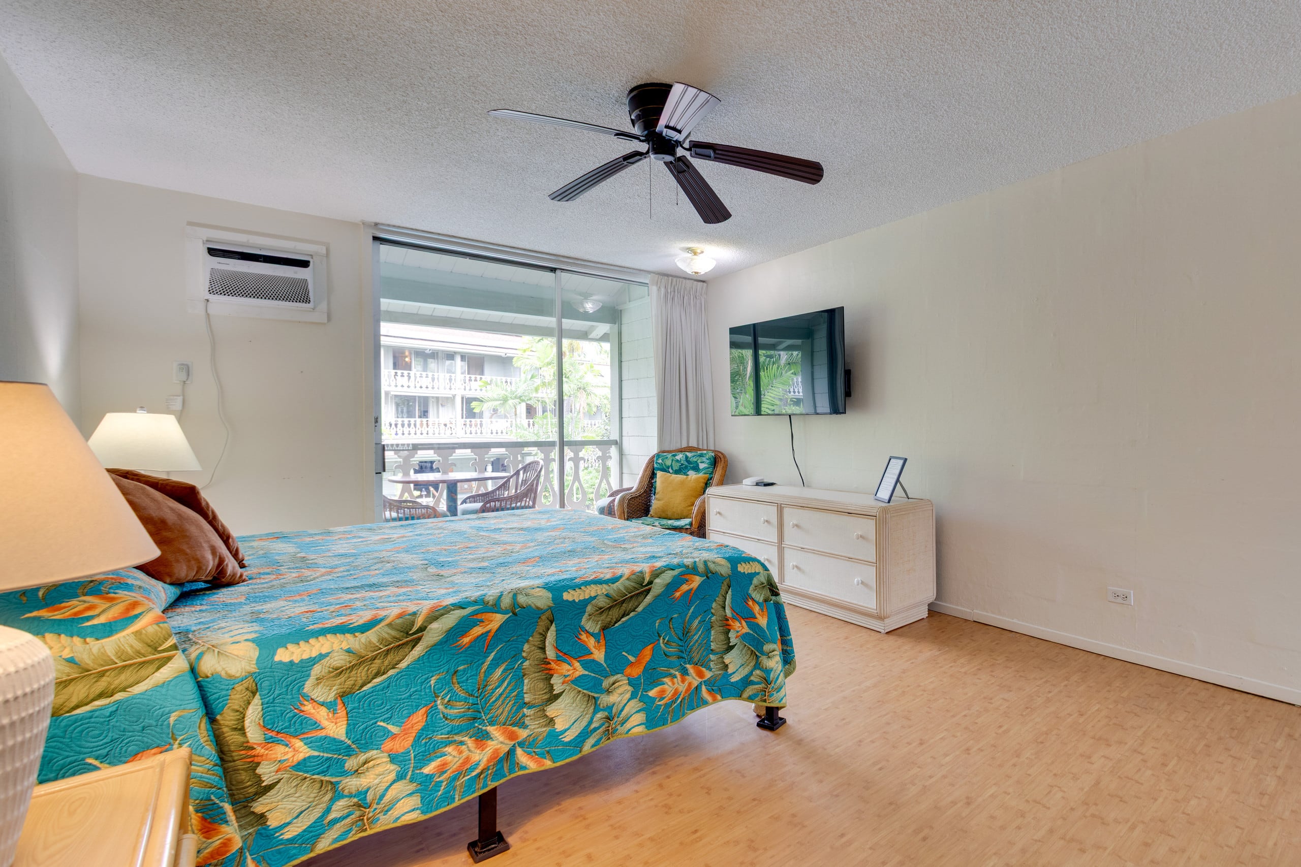 Kona Studio Steps From Shore: Sip, Swim, Explore! - Image 3
