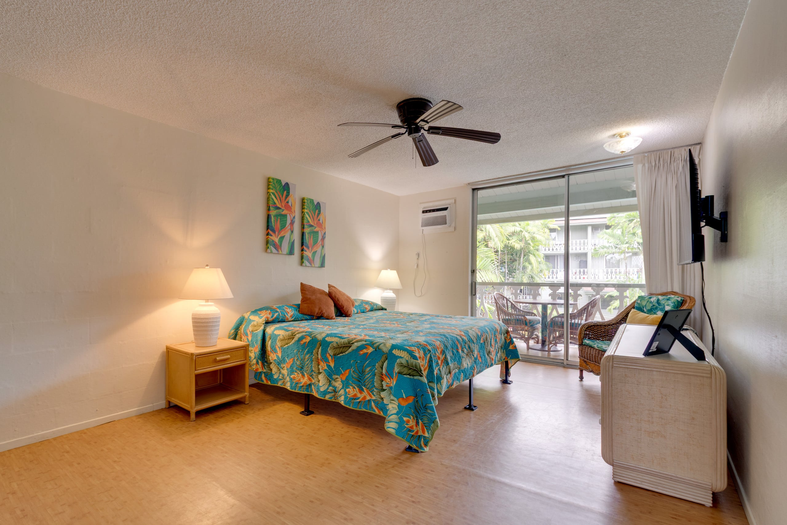 Kona Studio Steps From Shore: Sip, Swim, Explore! - Image 5