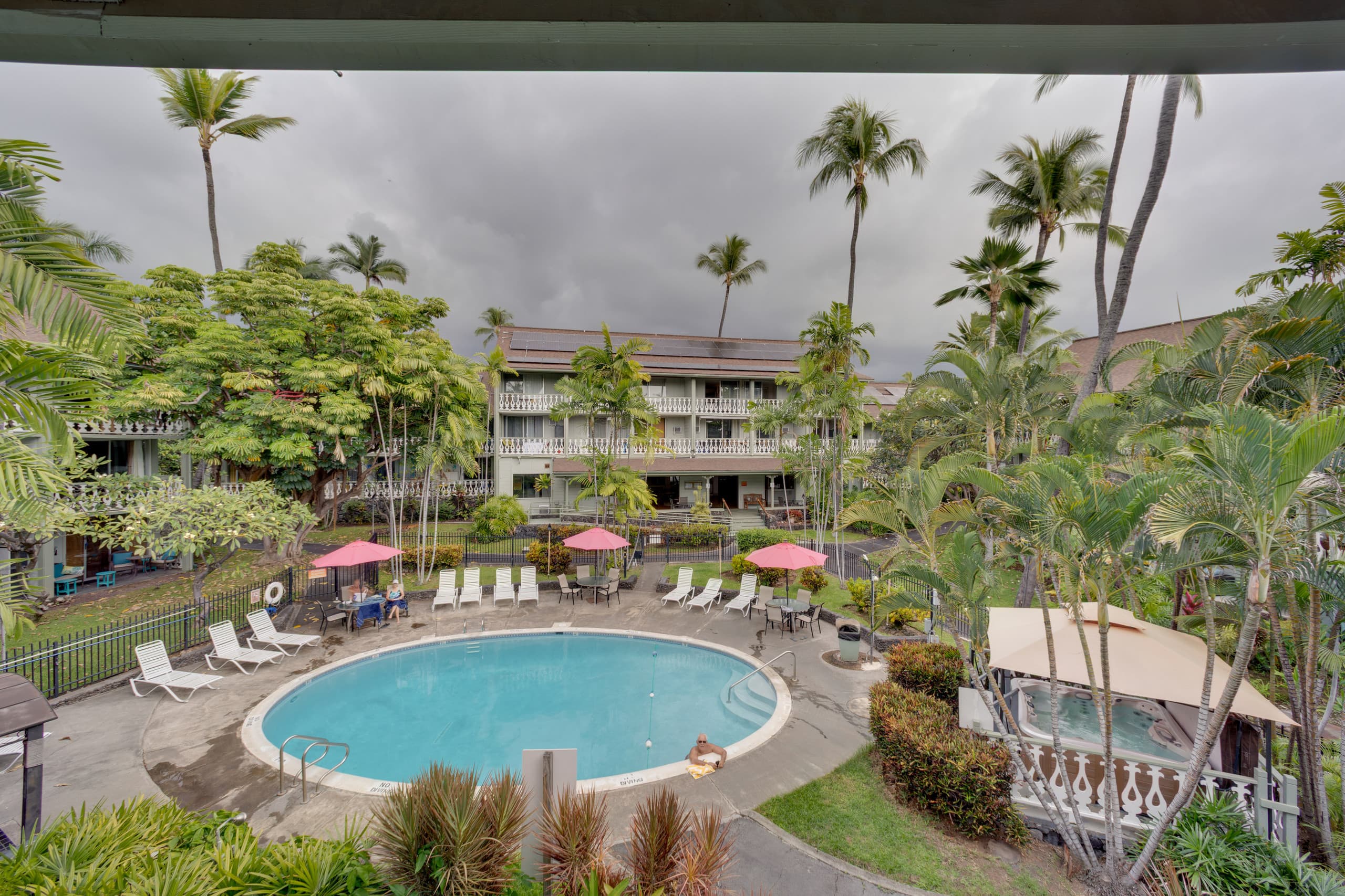 Walk to Waves! Islander's Escape on the Kona Coast - Image 8