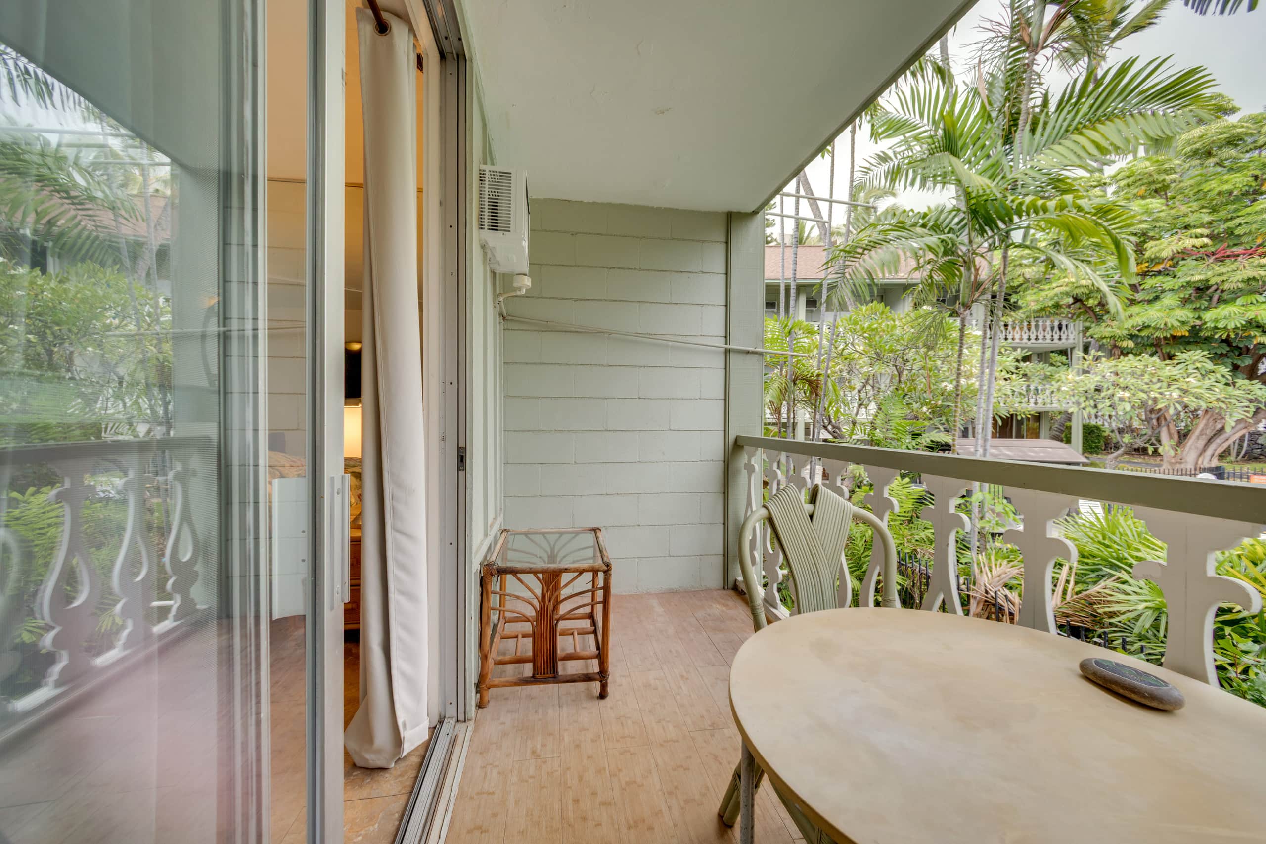 Kona Beach Retreat Steps to Ocean: Soak & Stroll! - Image 8