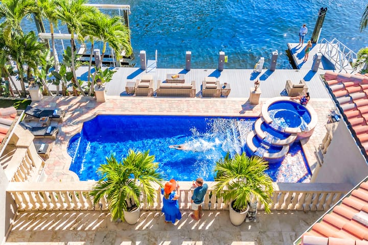 Grand Villa / Waterfront / Heated Pool /Paloma Key - Villas for