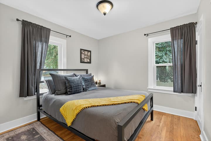 主楼层6间卧室，配备1.8米宽双人床1