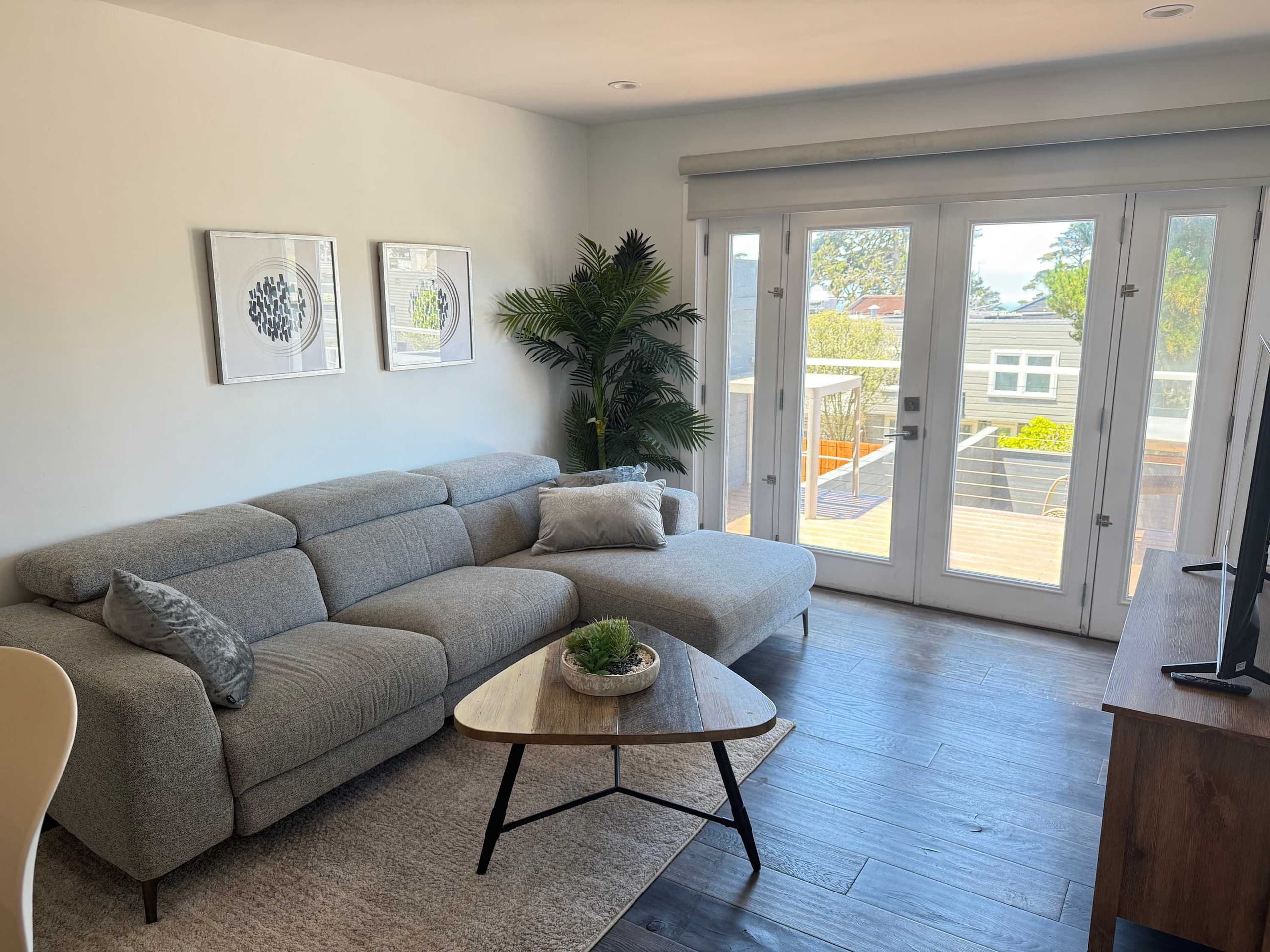 Home in San Francisco · ★4.89 · 2 bedrooms · 3 beds · 1 bath - Image 2