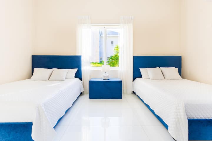 Guest suite na idinisenyo para sa kaginhawaan at privacy.