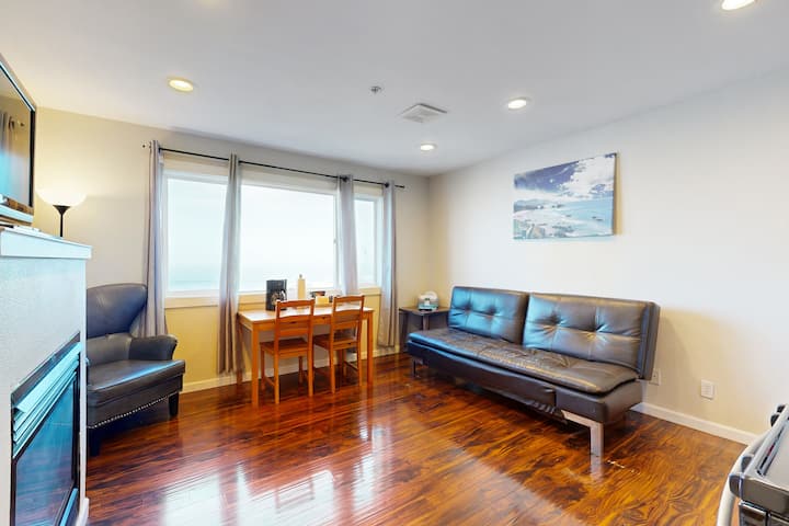 Dog-friendly Condo W/ Ocean Views - リンカーン・シティ, OR
