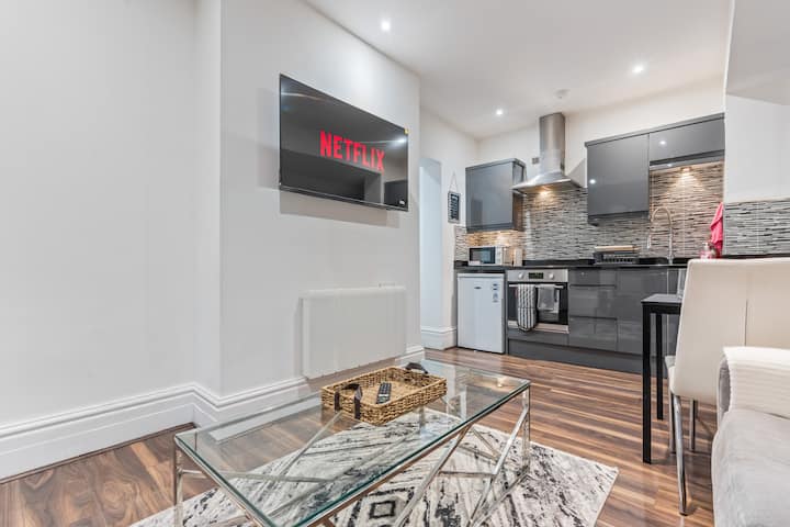 Beautiful Two Bed | Leeds City Centre - 里茲
