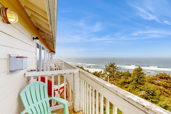 Upper Studio W/ Ocean Views - Dogs Ok - Lincoln City, OR