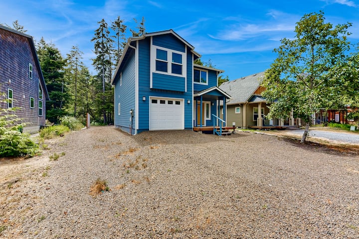 Open-concept Home W/ Deck & Wifi Near Beach - Manzanita, OR