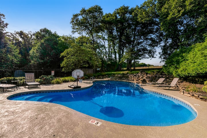 12-acre Smoky Cabin Near Pigeon Forge・pool・hot Tub - Sevierville, TN