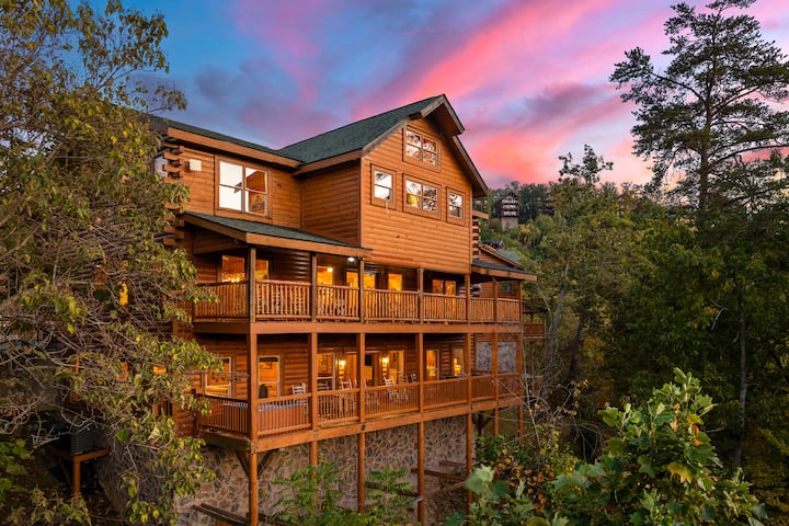Large Group Cabin For 60, Two Hot Tubs , Theater A - Tennessee