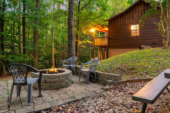 Always Delightful - Sleeps 10, Hot Tub, Fire Pit, - Townsend, TN
