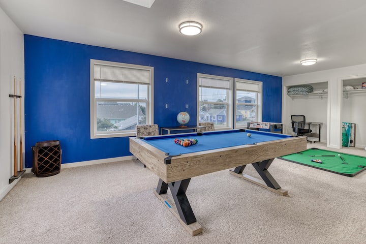 Ocean-view Home W/ Pool Table & Wifi Near Beach - Lincoln City, OR