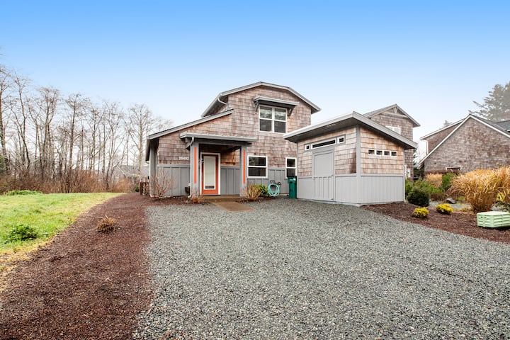 New Family Home W/ Patio & Yard - Manzanita, OR