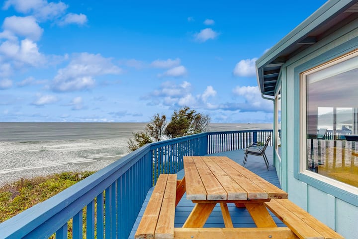 Dog-friendly Oceanfront  Retreat | Hot Tub & Views - Lincoln City, OR