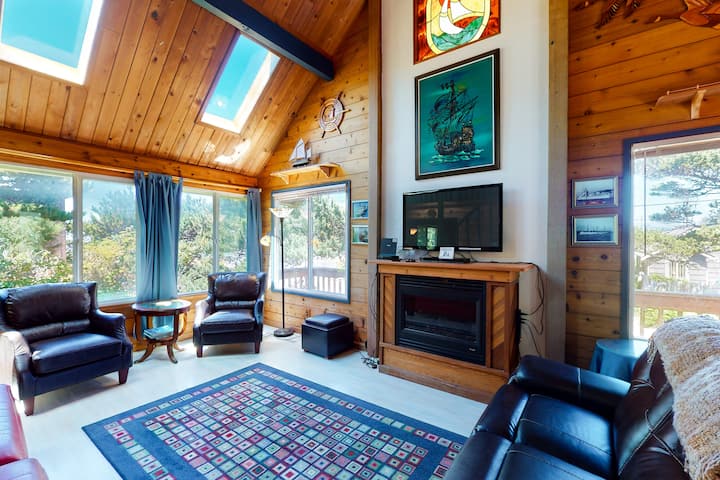 Home Near Ocean W/ Access & Decks - Dogs Ok - Rockaway Beach, OR