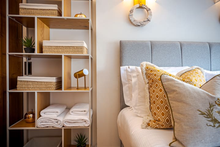 Minimalist Chic with Luxe Touch