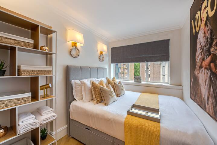 Luxury 2BR Overlooking Harrods & London Skyline