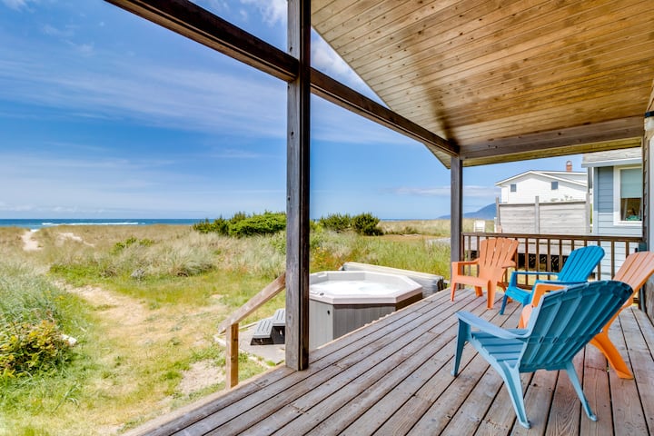 Dog-friendly Oceanfront Cottage W/ Hot Tub - Manzanita, OR