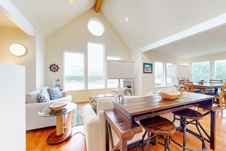 Dog-friendly Home W/ Ocean View & Game Room - Lincoln City, OR