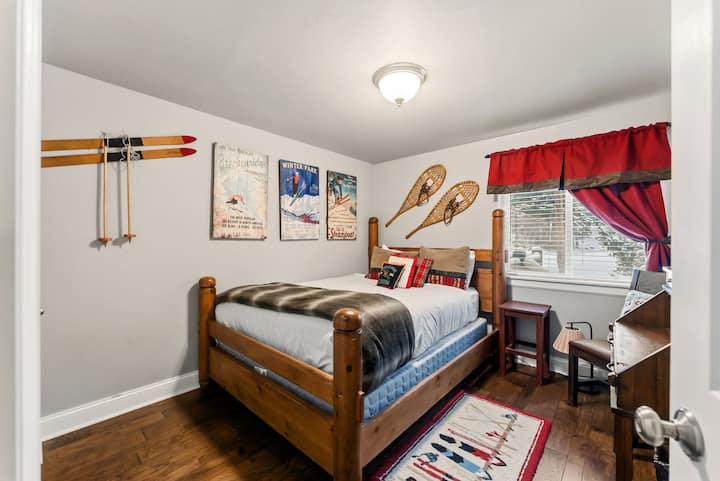 Dormitorio 3: cama queen, armario
