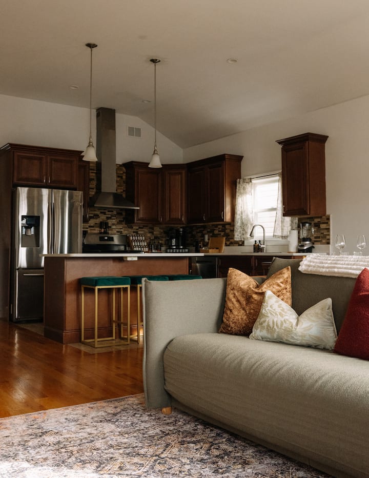 Gatsby 3br | Pool Table | Sleeps 10 - Jersey City, NJ