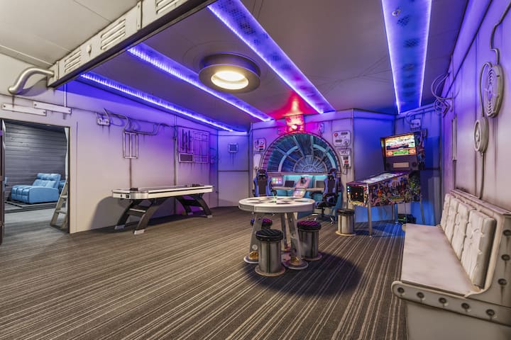 Movie Fanatic Home, Sleep 28, Hot Tub, Theater, Ga - Tennessee