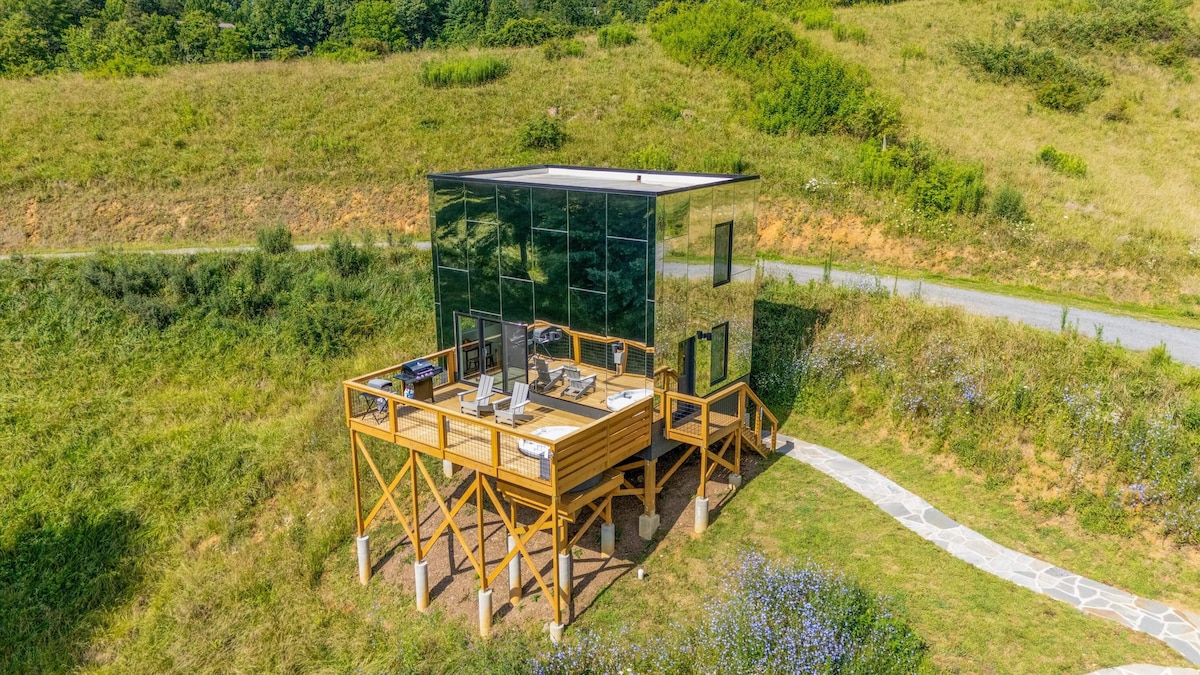 Mountain deck outdoor living