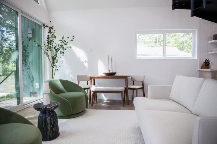 River Run Cabin: Waterfront Escape + Hot Tub - Rhinebeck, NY