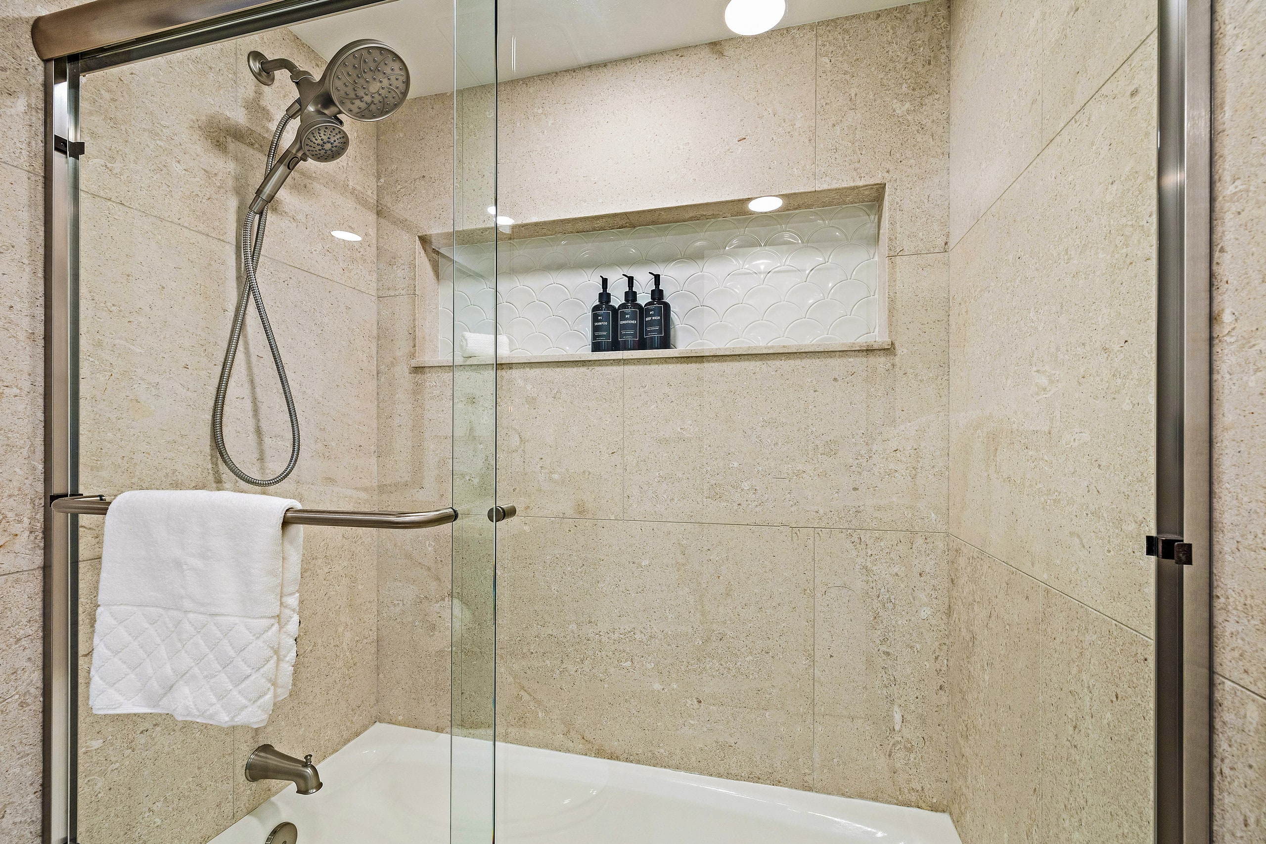 Condo in Lahaina · ★5.0 · 2 bedrooms · 3 beds · 2 baths - Image 29