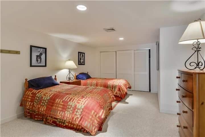 Dormitorio doble en el nivel de la terraza