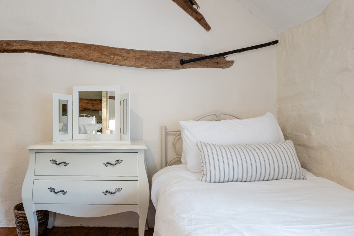 Rich Hall Photograph_15 Clifford Chambers-67 (2)