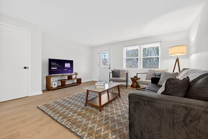 Central Cozy 2br W/ Garage & Airport Nearby - Canton, OH