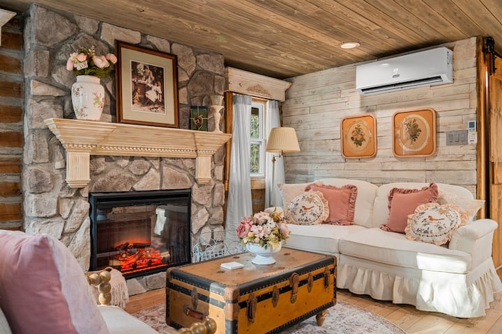Romantic Buffalo River Cottage And Boulder Hot Tub