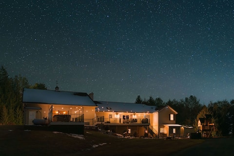 Modern Farmhouse | Hot Tub • Firepit • Vista Views