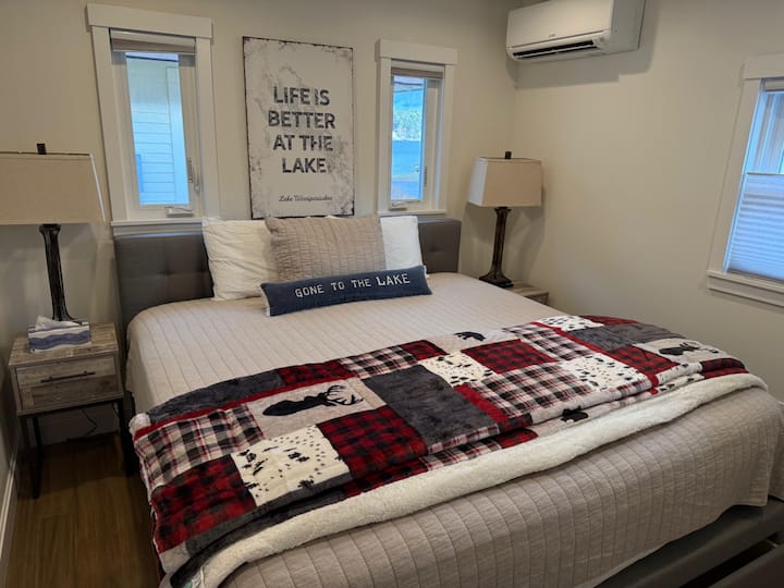 Основна спалня със самостоятелна баня