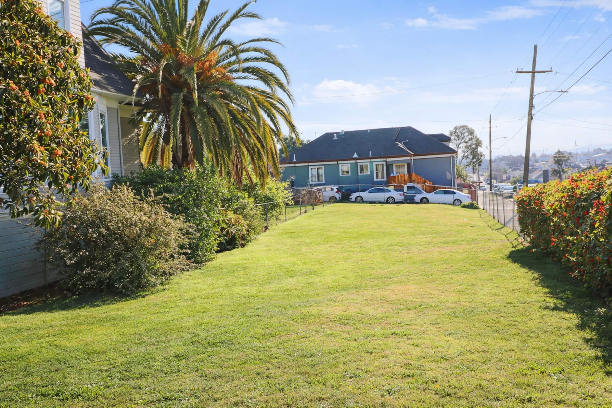 Spacious 4BR Home with Large Backyard in Oakland - Photo 19