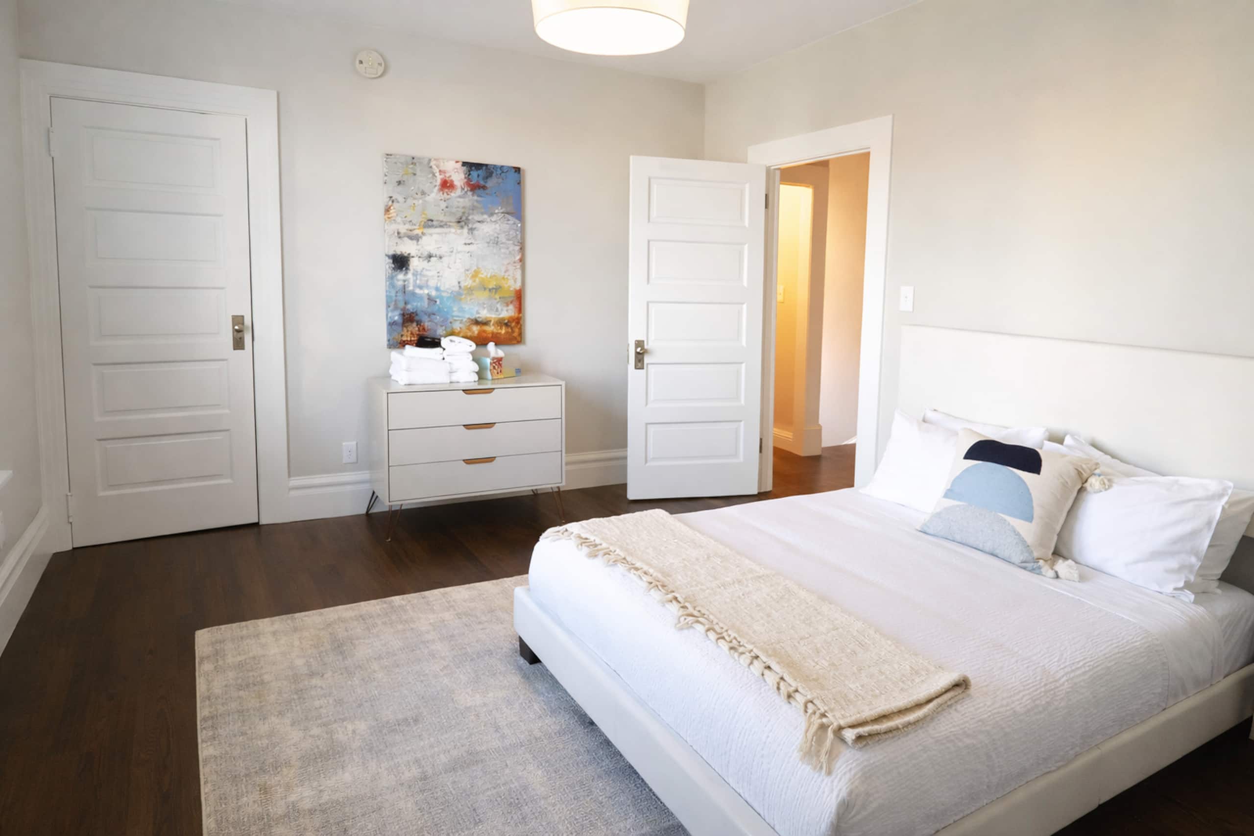 Spacious 4BR Home with Large Backyard in Oakland - Photo 8