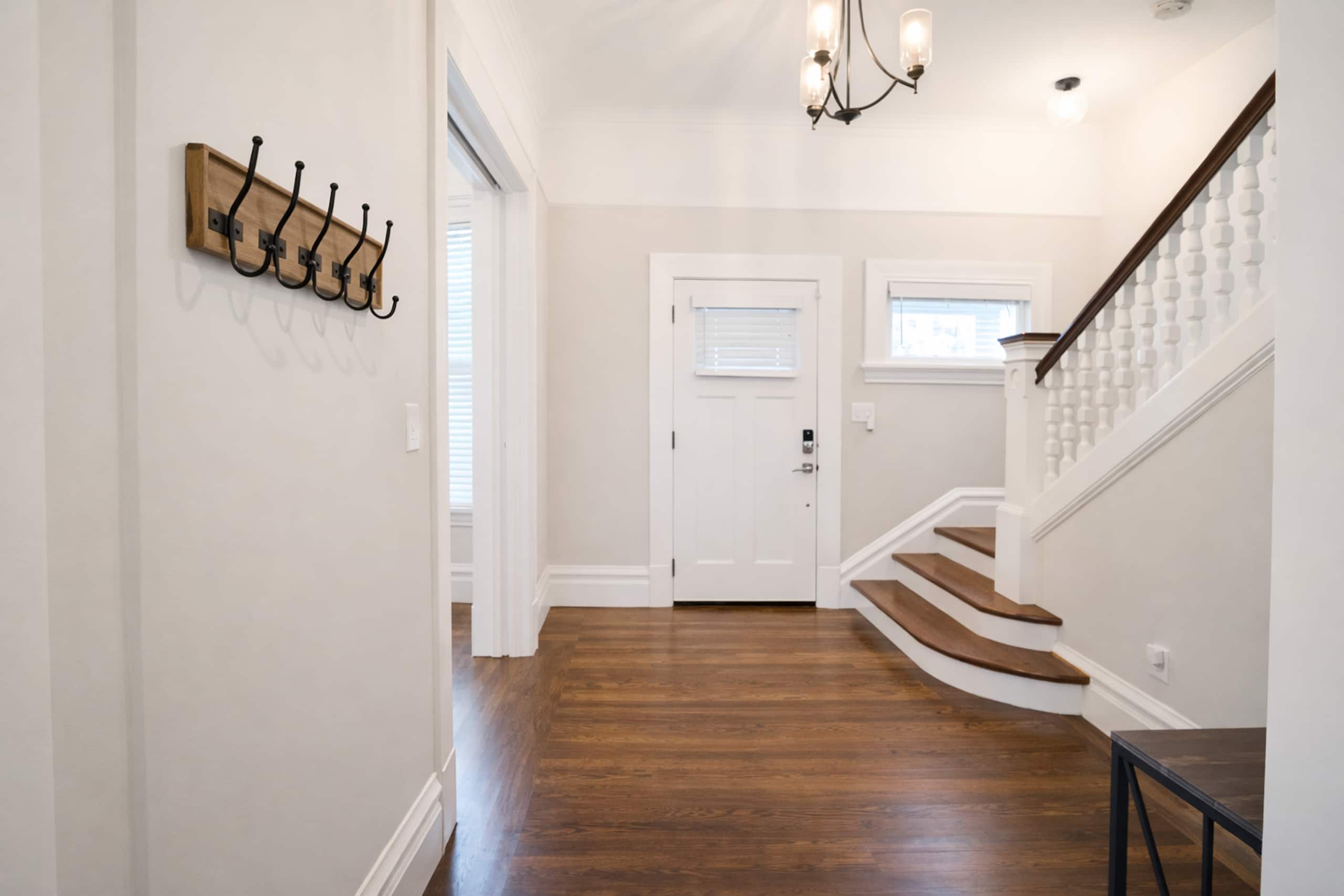 Spacious 4BR Home with Large Backyard in Oakland - Photo 21
