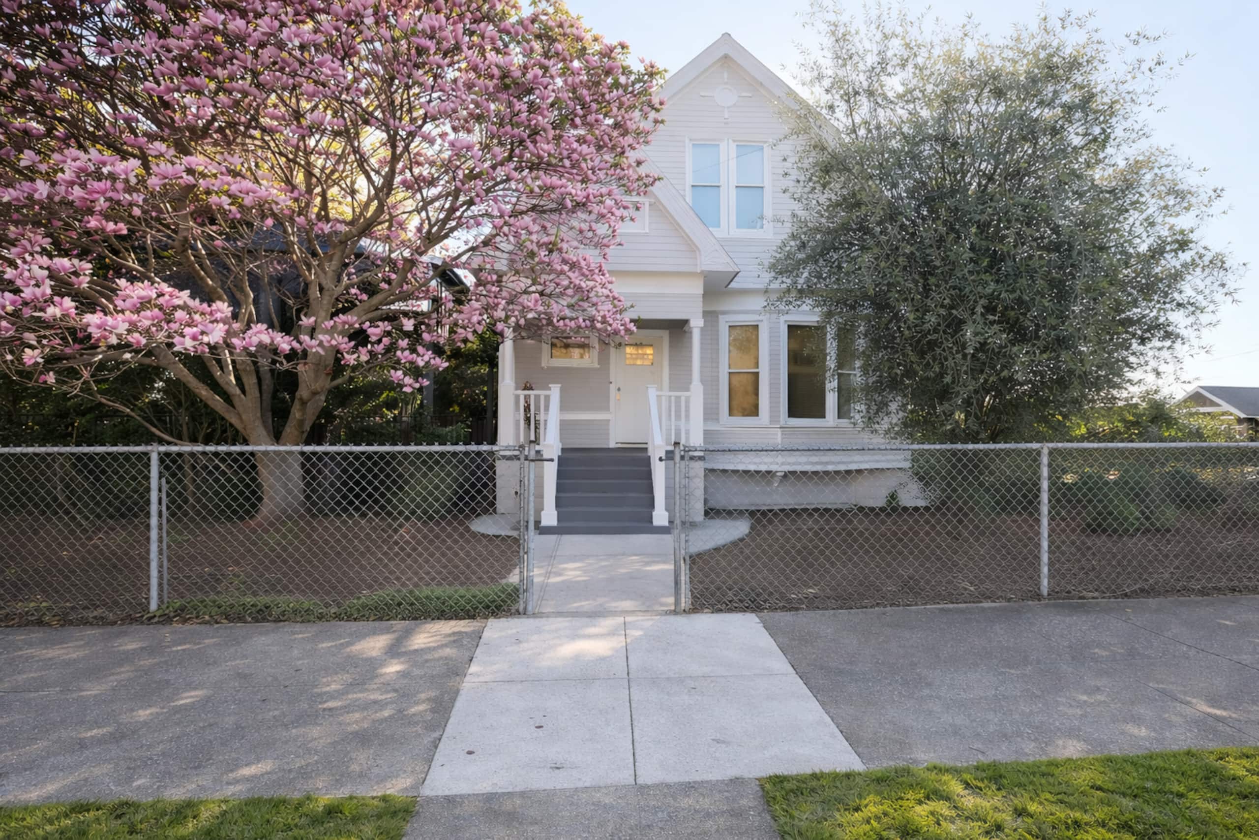 Spacious 4BR Home with Large Backyard in Oakland - Photo 20