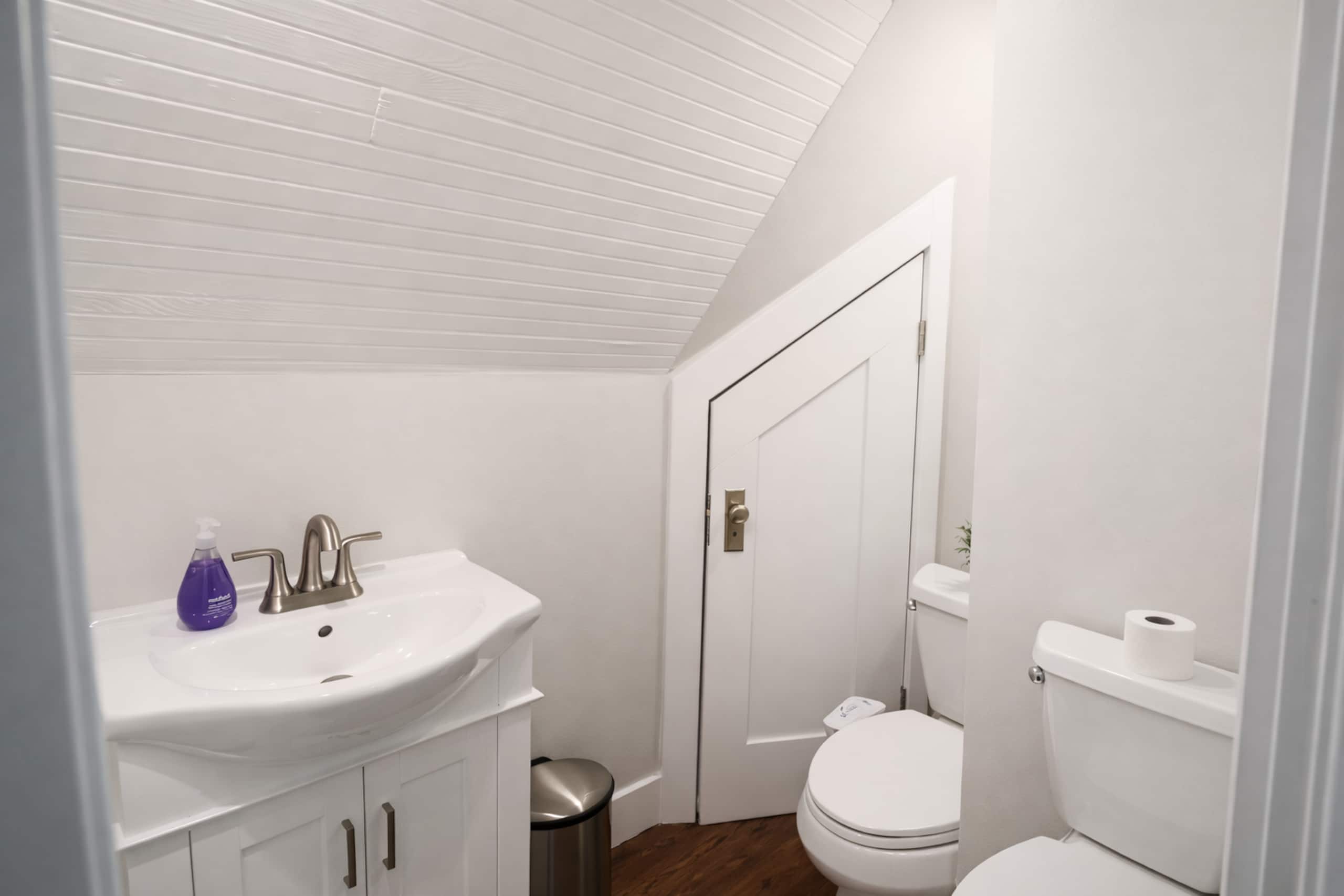 Spacious 4BR Home with Large Backyard in Oakland - Photo 12