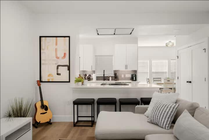 Modern 3br Retreat Near Downtown Austin - Austin, TX