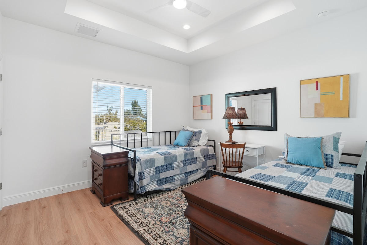 Spavaća soba 3: četiri kreveta za jednu osobu s privatnom kupaonicom 