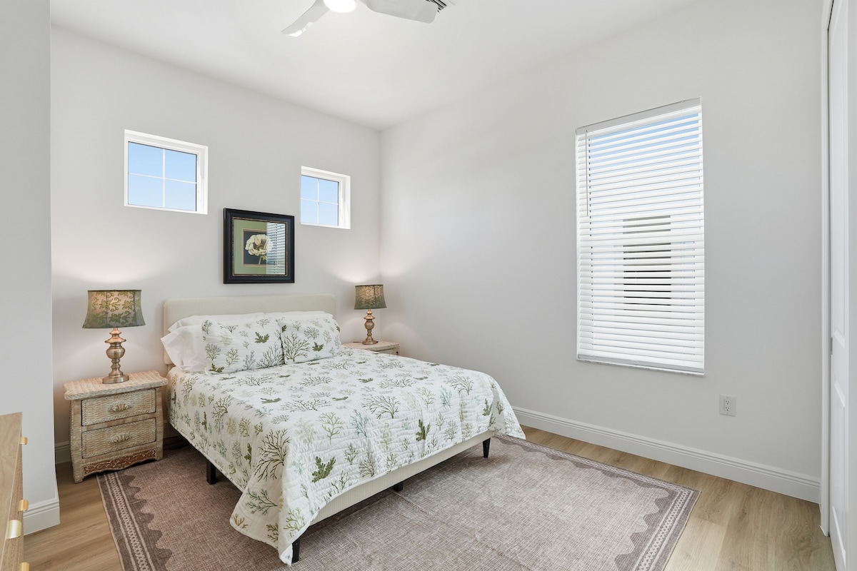 1. spavaća soba: spavaća soba s bračnim krevetom (na 2. katu) 