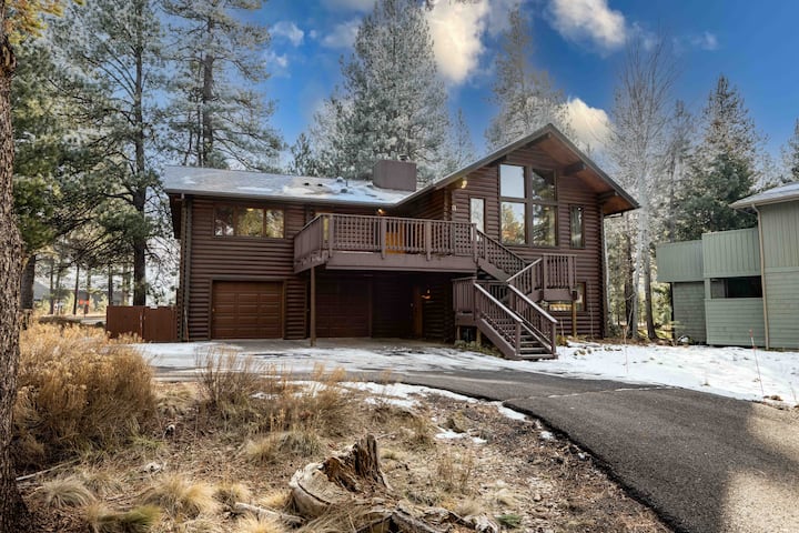 Sunriver Log Home With Hot Tub And Sharc Passes - Sunriver, OR