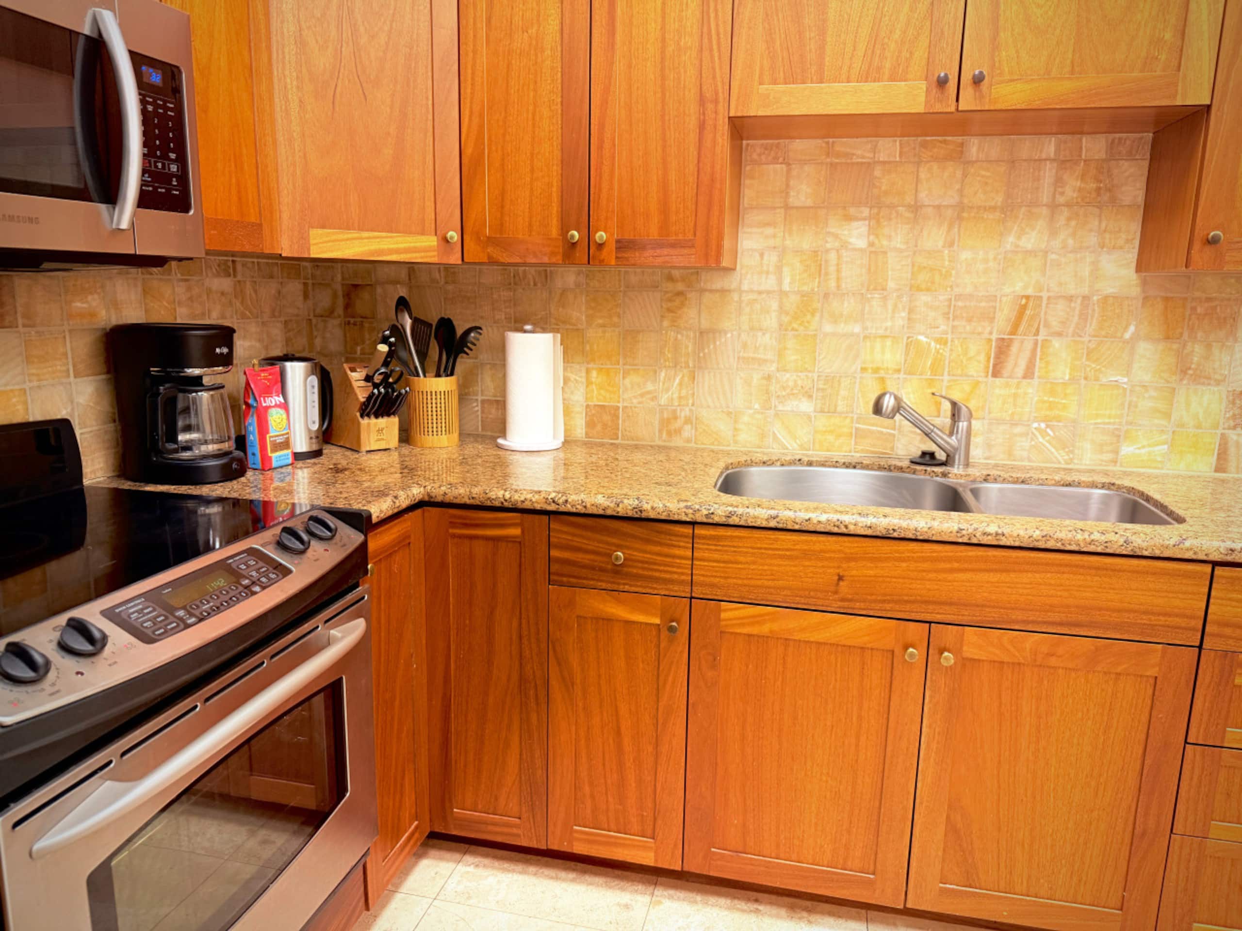 Hotel in Honolulu · ★4.5 · 3 bedrooms · 3 beds · 1 private bath - Image 6