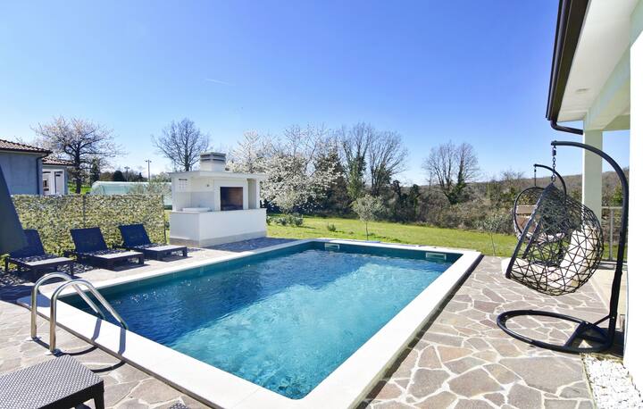 Maison De Vacances Confortable Avec Piscine - Novigrad