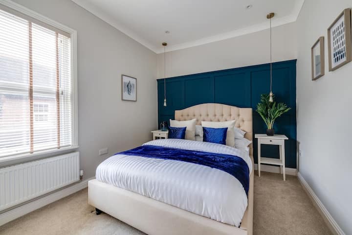 Chester Royal | Sleeps 4 | Parking - Chester