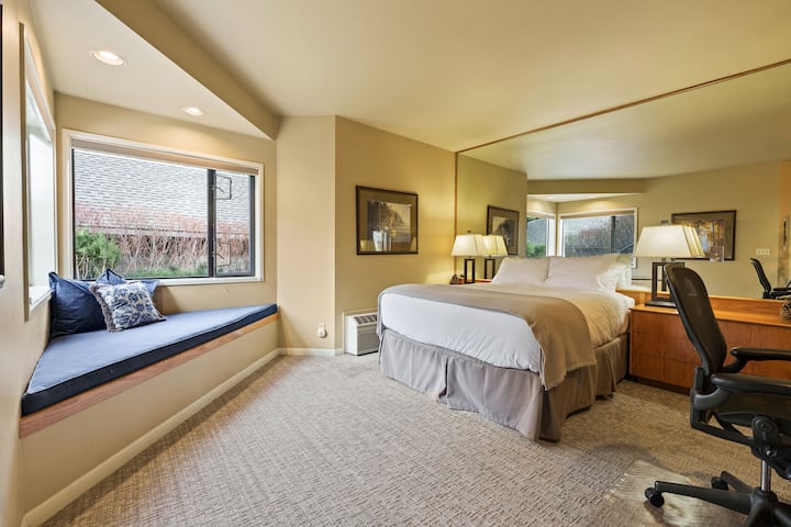 River Ridge 323b - Tiny Escape In The Best Spot! - Bend, OR