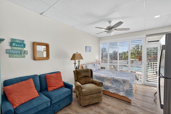 Cozy Coastal Studio Retreat In Indian Shores - Redington Shores, FL
