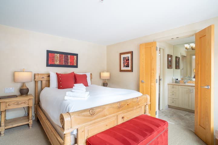 ห้องนอน 1 มีเตียงควีนไซส์